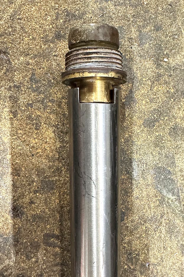 Spezialwerkzeug für Oberteil einer Armatur.